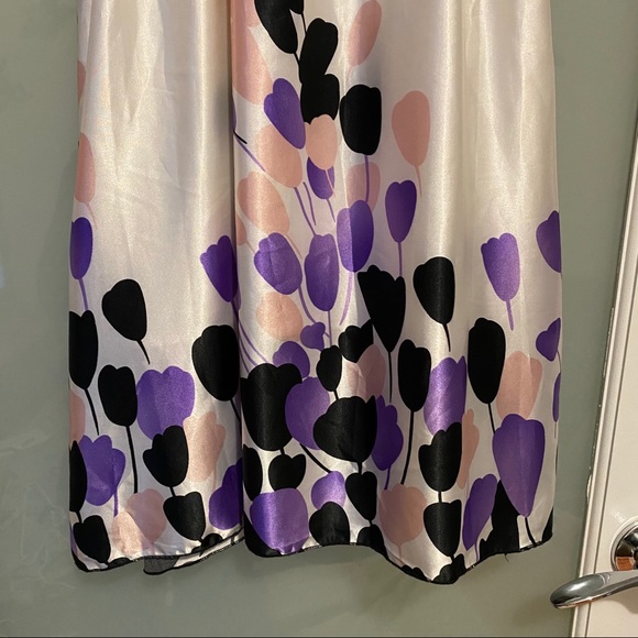 Silky flowy dress - Picture 4 of 6